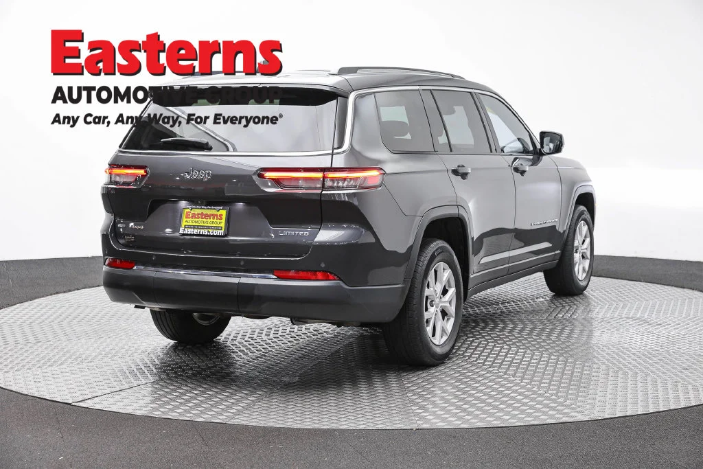Used 2022 Gray Jeep Limited image 5
