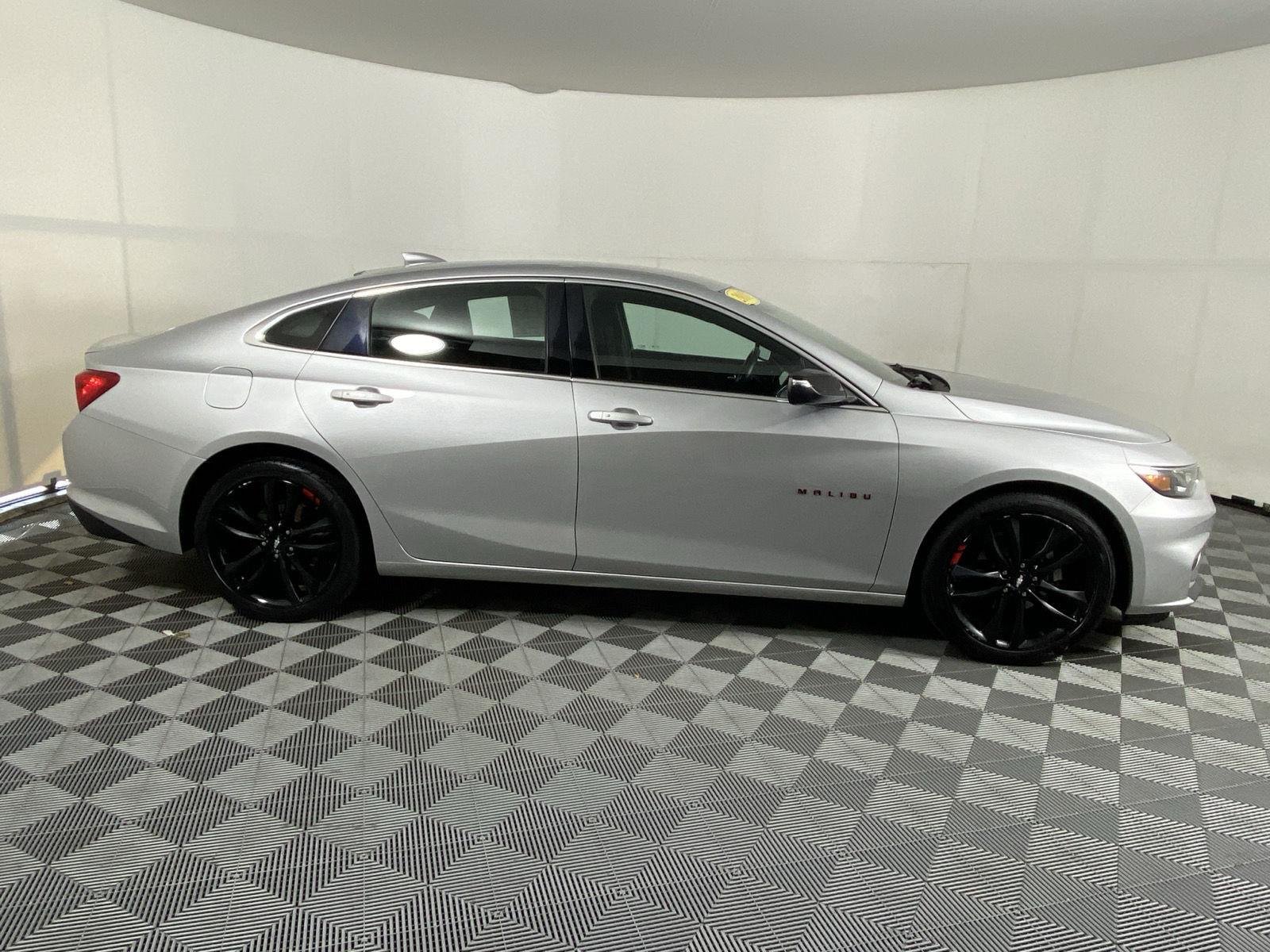 Used 2018 Silver Ice Metallic Chevrolet LT image 9