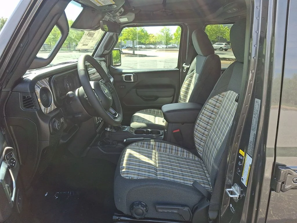 New 2026 Granite Crystal Metallic Clearcoat Jeep 85th Anniversary Edition image 9