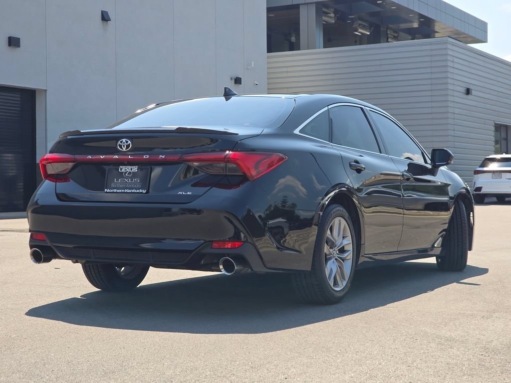 Used 2019 Midnight Black Metallic Toyota XLE image 25