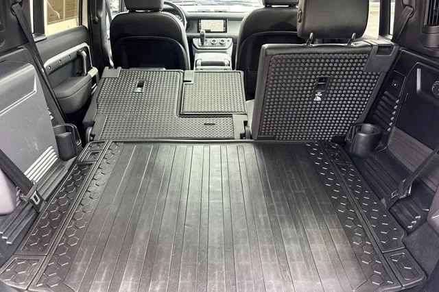 Used 2023 White Land Rover S image 14