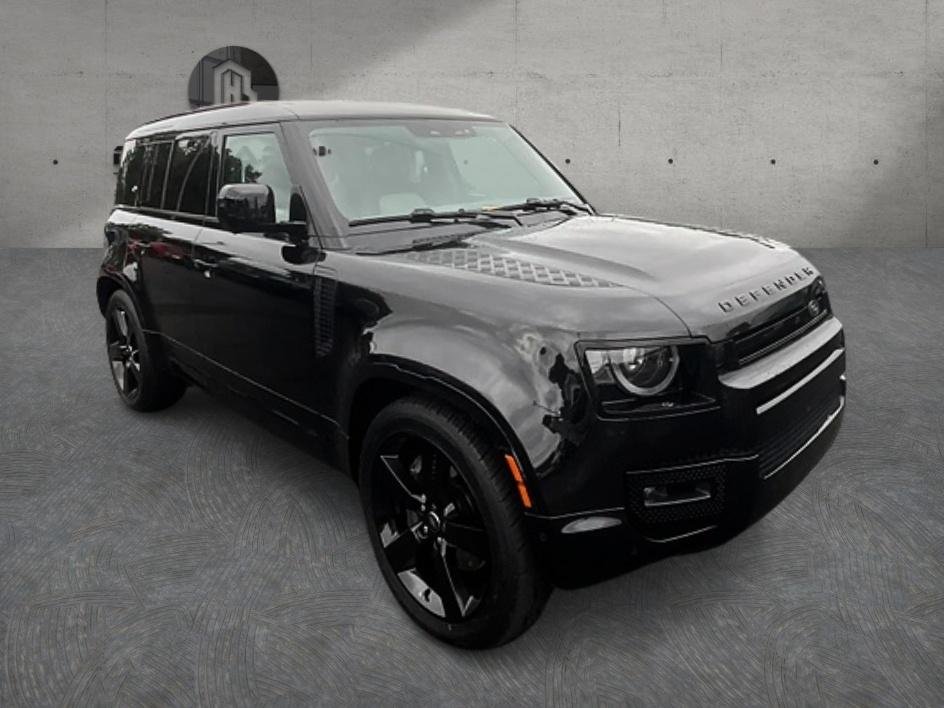 Used 2024 Black Land Rover X-Dynamic SE image 4