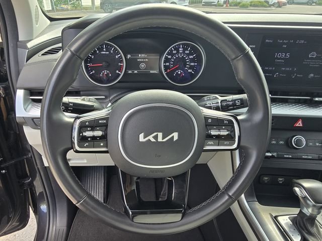 Used 2024  Kia LX image 29