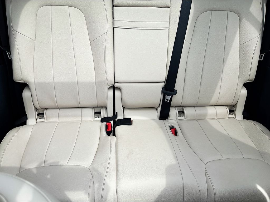 Used 2023 Galaxy Blue Metallic Mercedes-Benz GLB 250 image 21