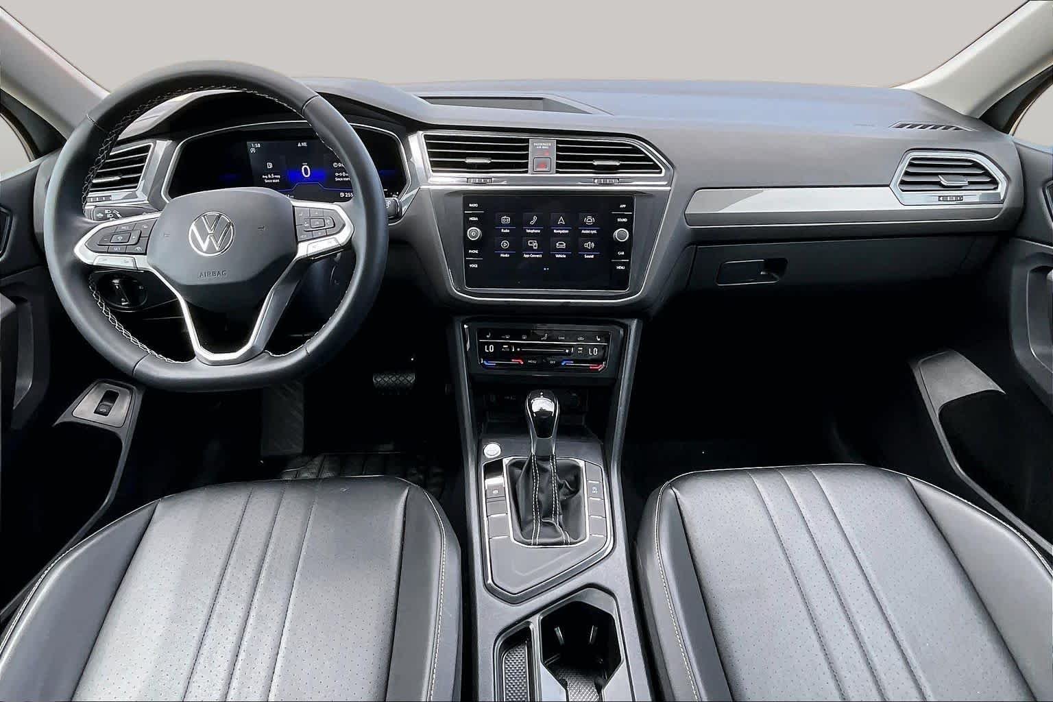 Used 2022 Pyrite Silver Metallic Volkswagen SE image 14