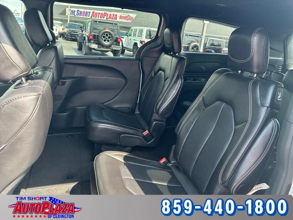 Used 2025 White Chrysler Select image 16