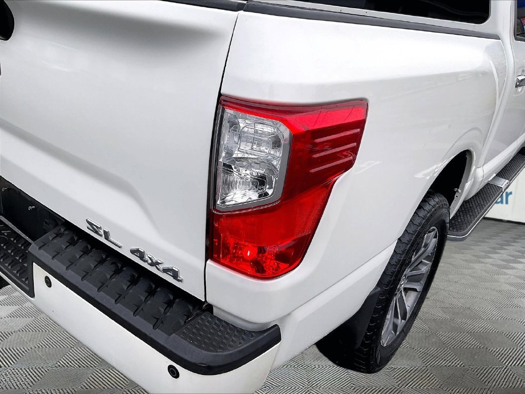 Used 2017 White Nissan SL image 34