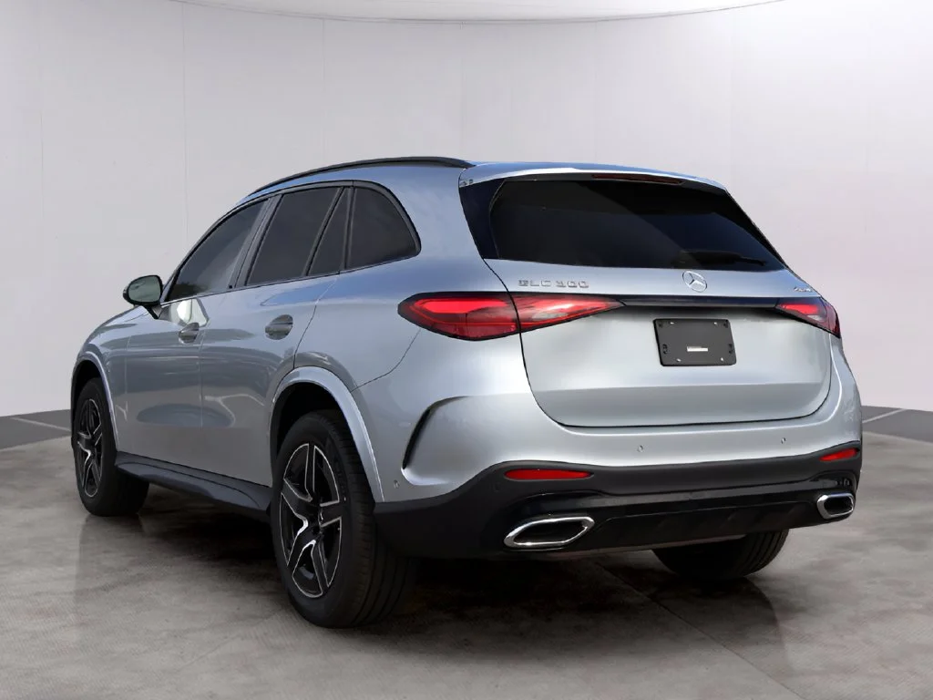New 2027 Gray Mercedes-Benz GLC 300 image 5