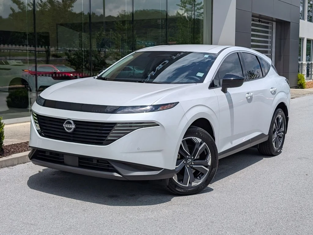 Used 2025 White Nissan SV image 1