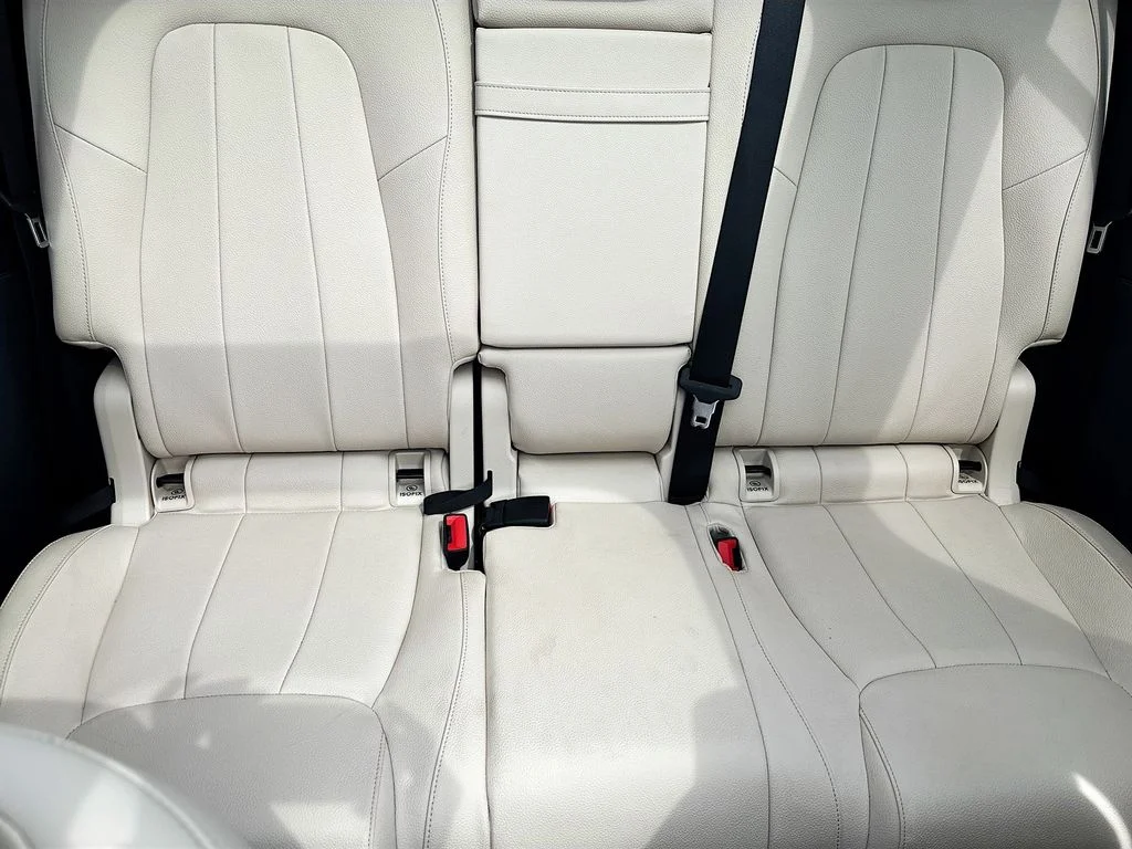 Used 2023 Blue Mercedes-Benz GLB 250 image 21