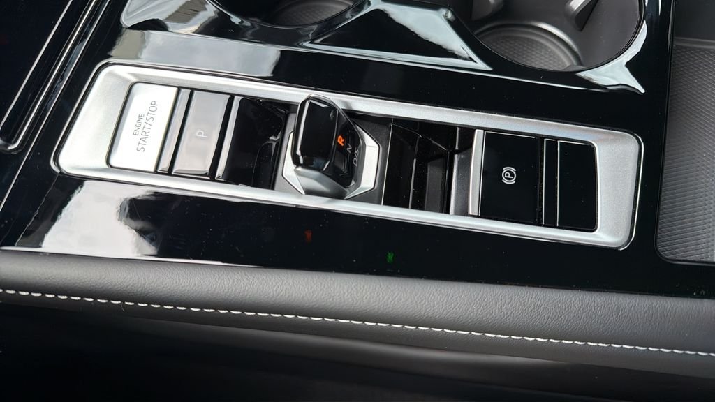 New 2026 White Volkswagen 2.0T SEL R-Line Black image 13