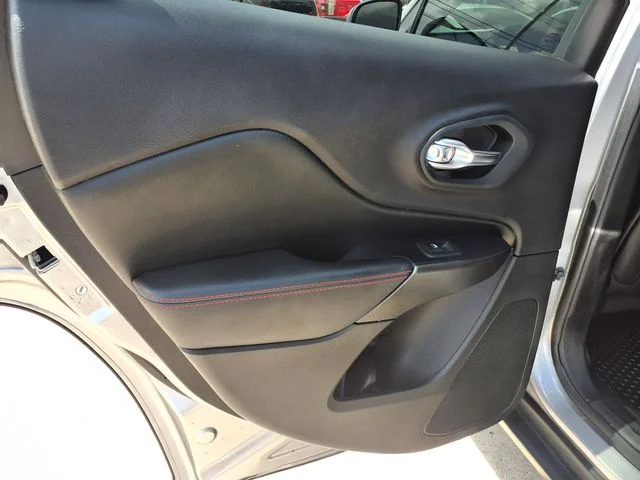 Used 2020 Silver Jeep Trailhawk image 12