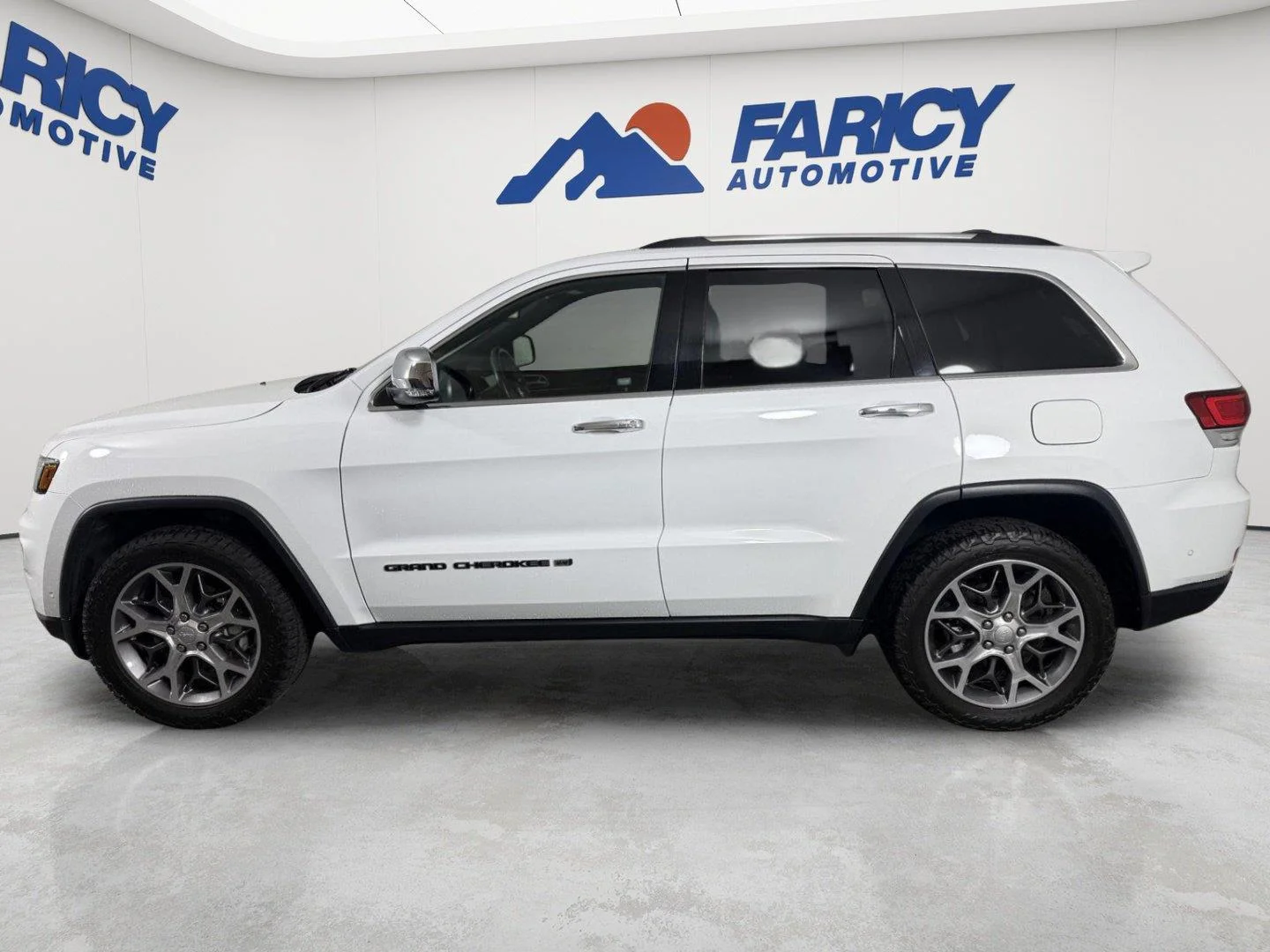 Used 2022 Bright White Clearcoat Jeep Limited image 4