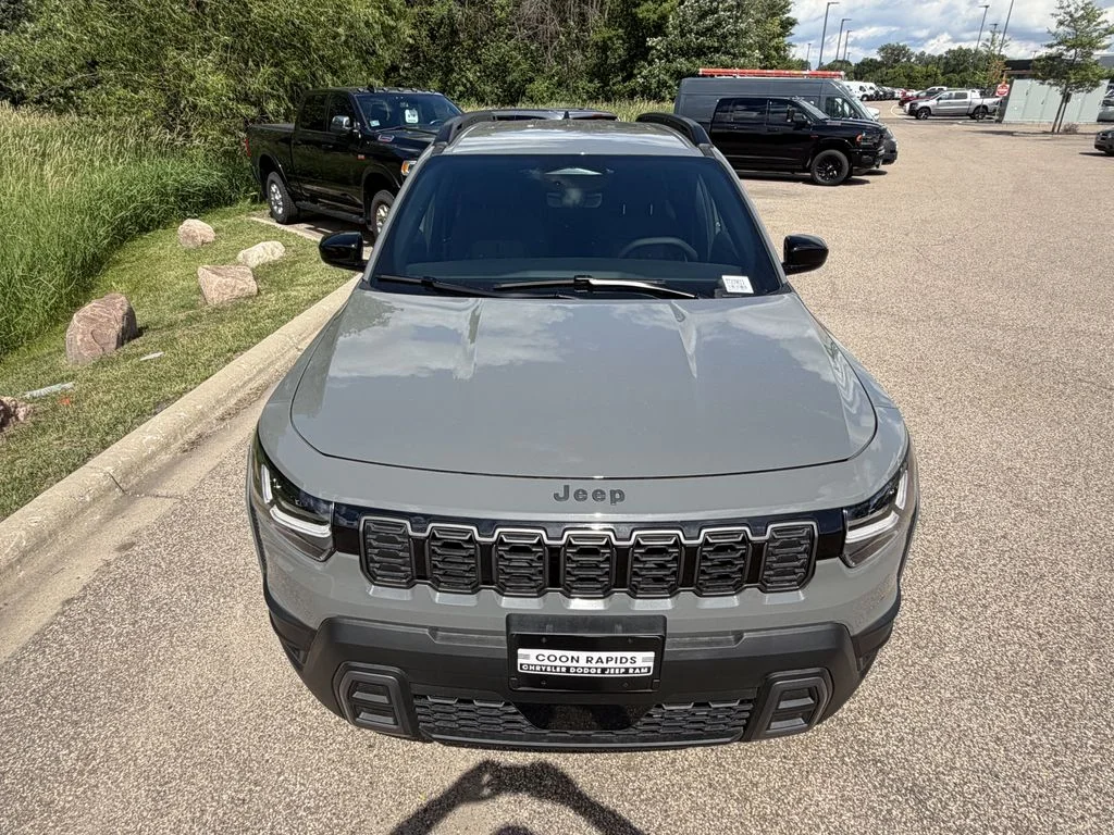 New 2026 Sting-Gray Clear-Coat Exterior Paint Jeep Laredo image 4