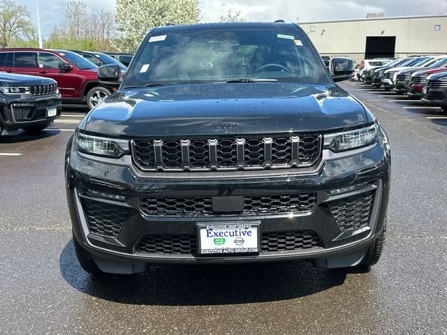 New 2026 Diamond Black Crystal Pearl-Coat Exterior Paint Jeep Limited image 5