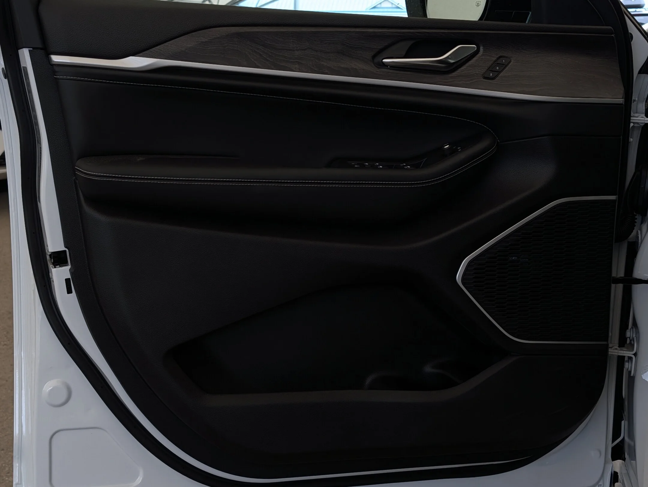New 2026 White Jeep Limited Reserve - - 4x4 - CommandView Sunroof - Nappa Leather Seats & More! image 12
