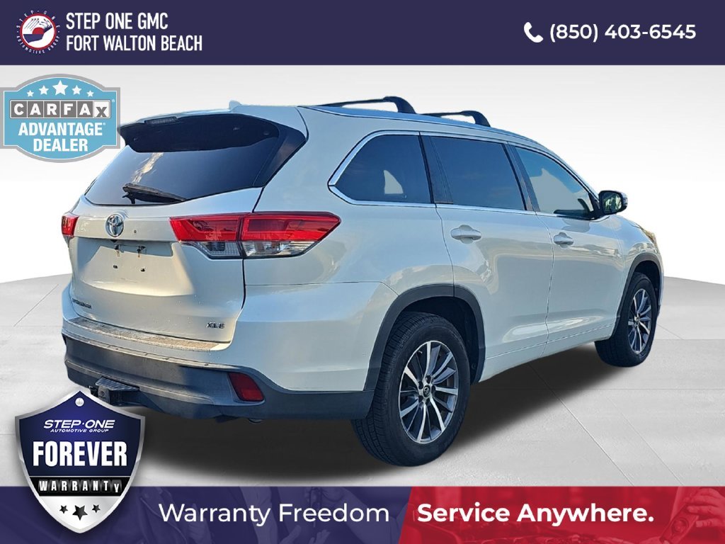 Used 2017 White Toyota XLE image 5