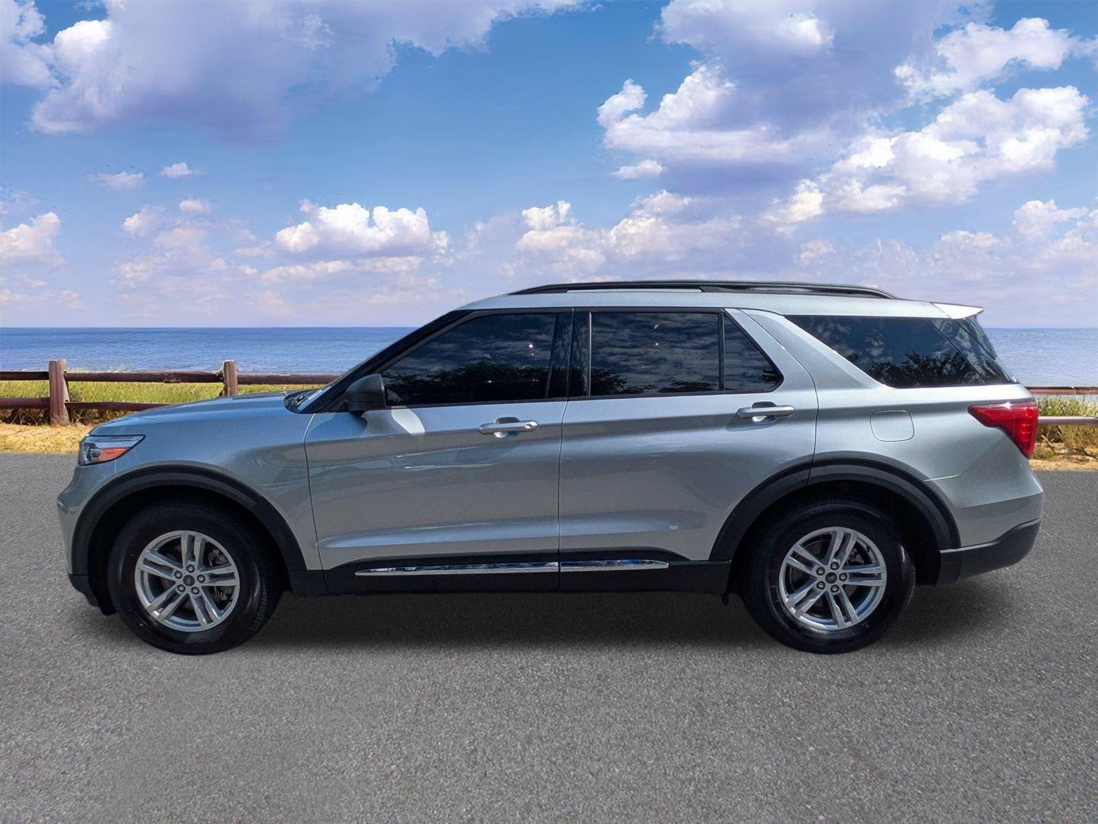Used 2024 Iconic Silver Ford XLT image 5