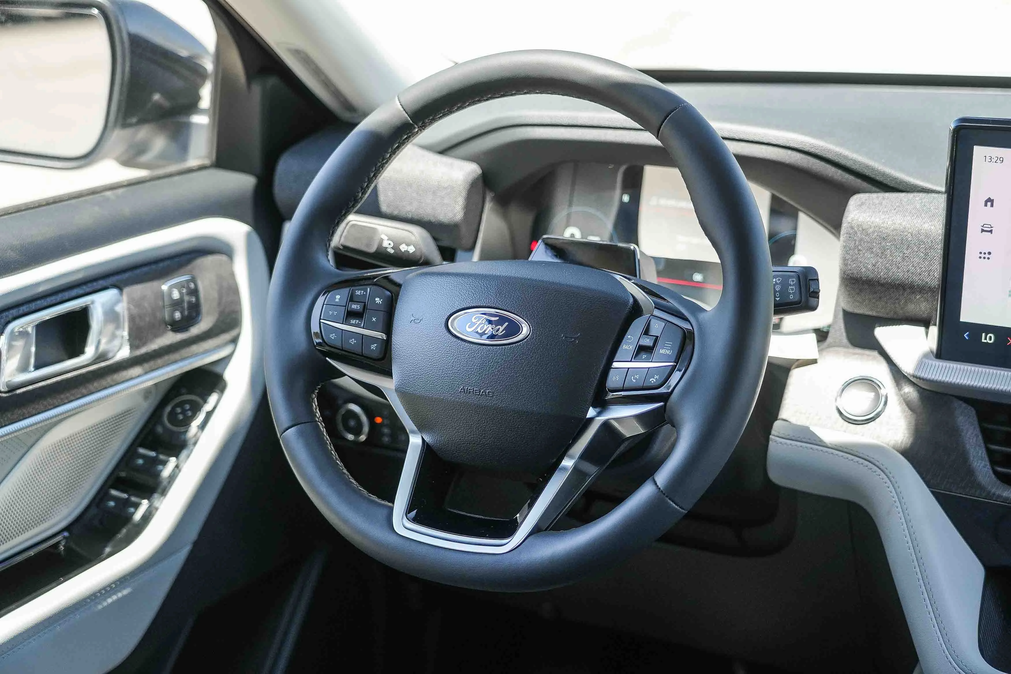 New 2026 Star White Metallic Tri-Coat Ford Platinum™ image 17