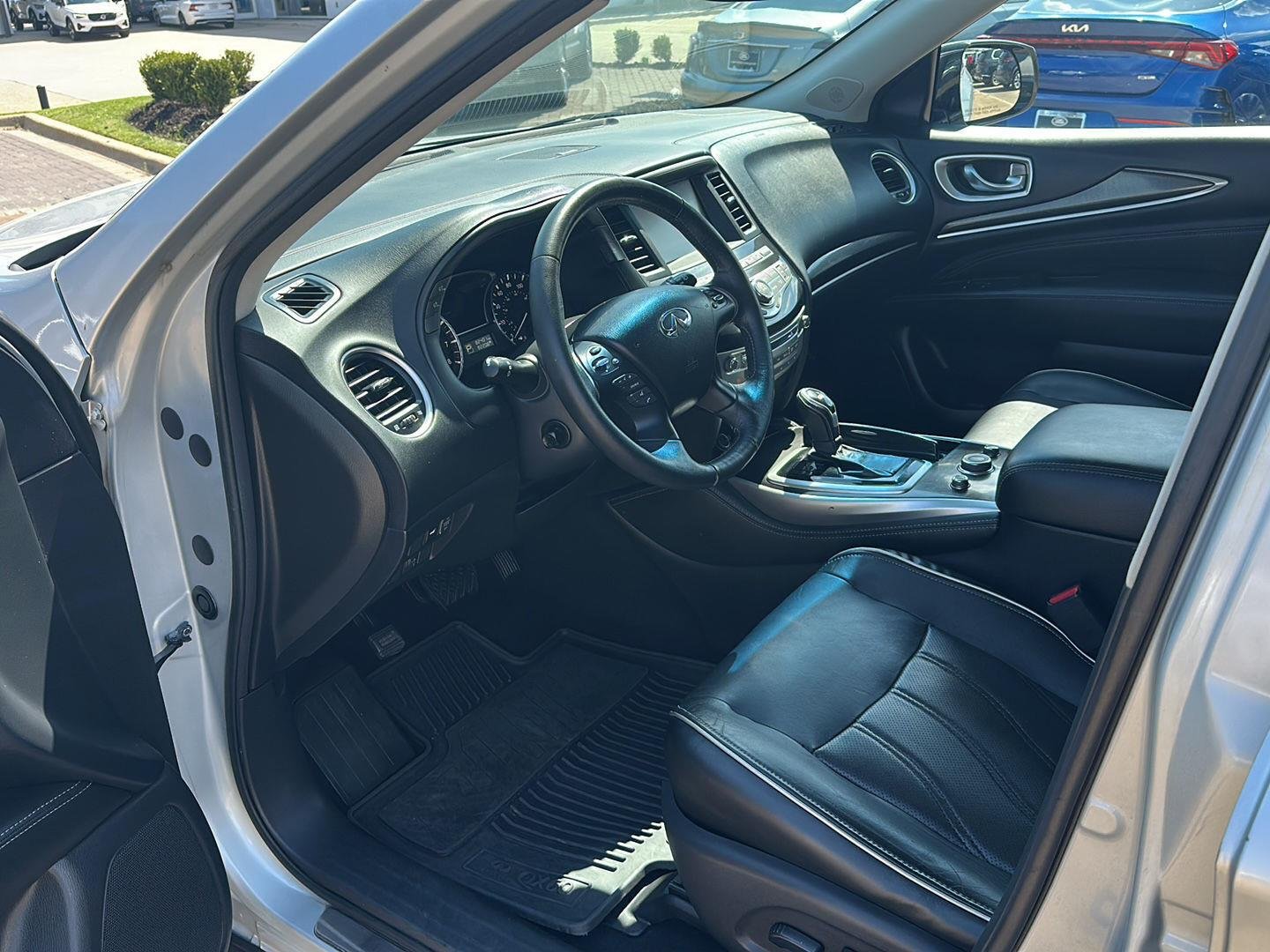 Used 2016 Liquid Platinum INFINITI  image 9
