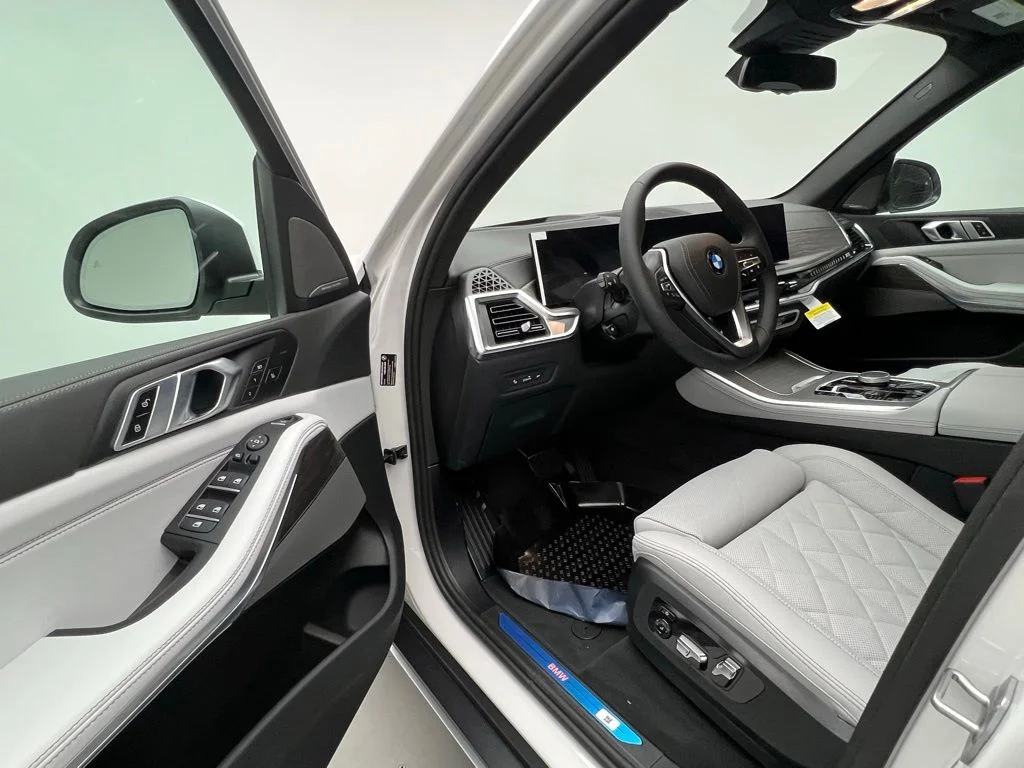New 2026 Mineral White Metallic BMW xDrive40i image 21