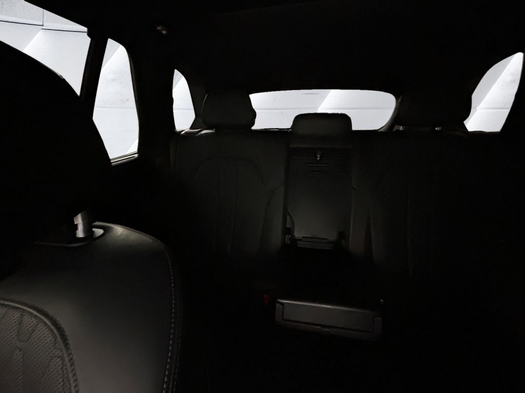Used 2019 Black BMW xDrive50i image 18