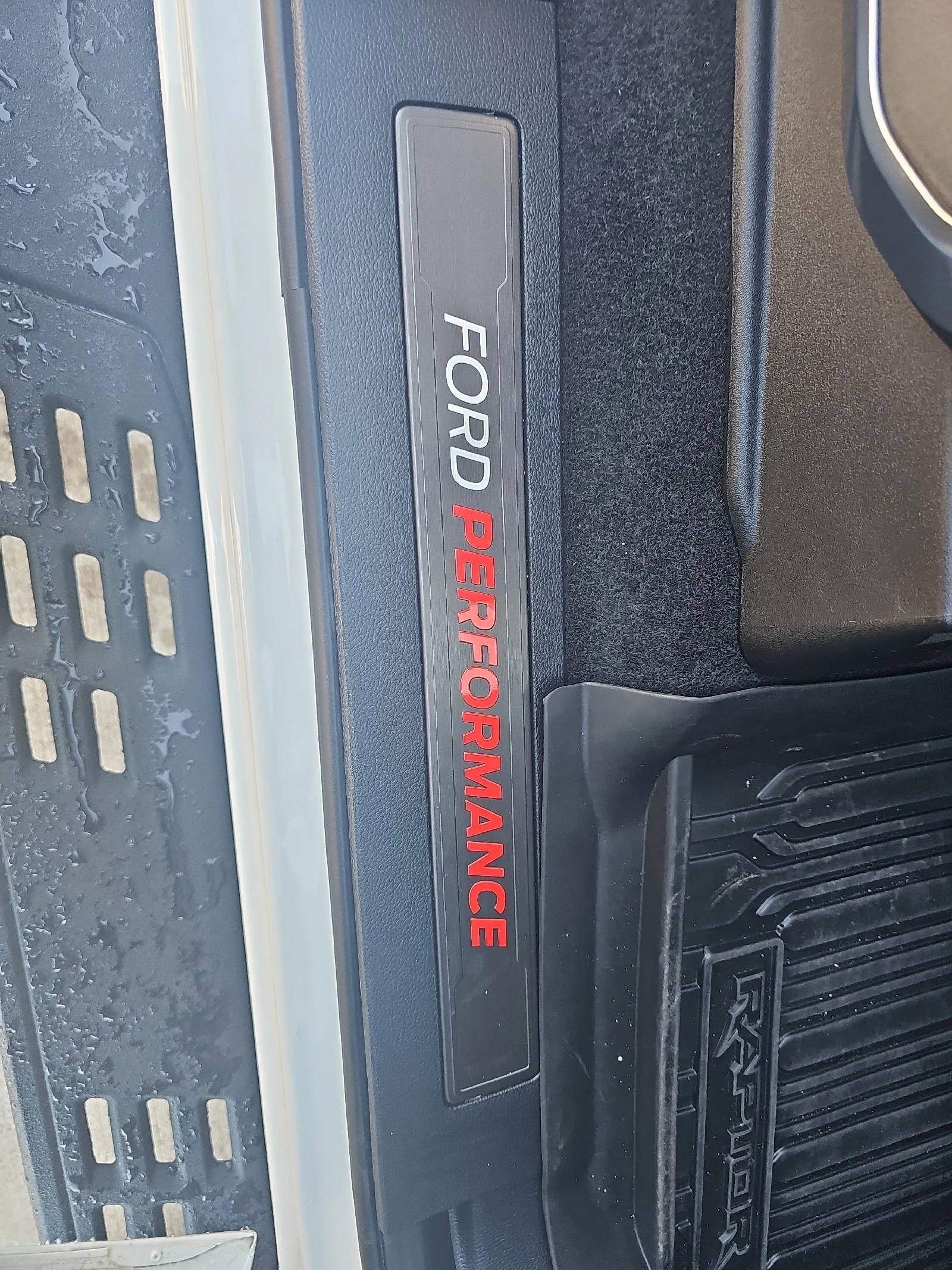 Used 2024  Ford Raptor image 9