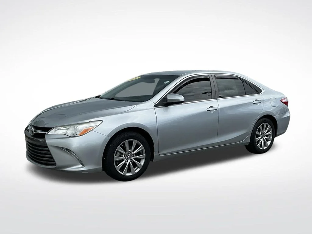 Used 2017 Silver Toyota XLE image 2