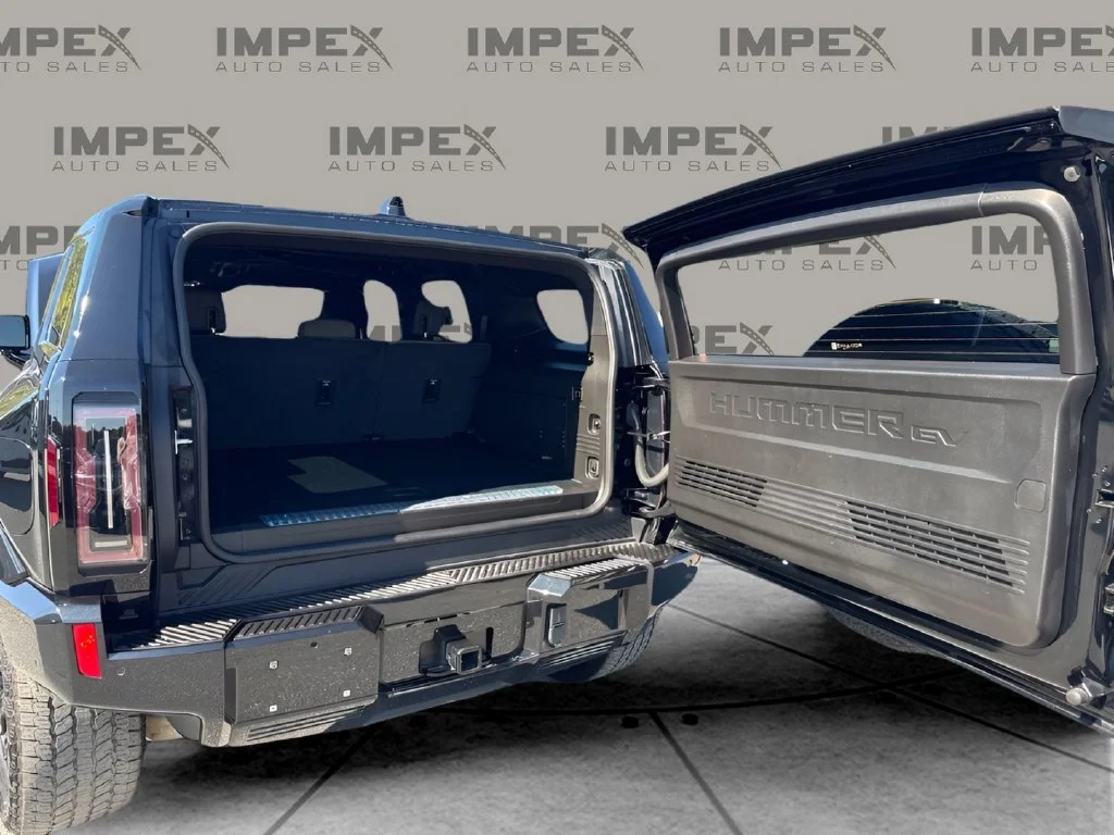 Used 2024 Black GMC 2X image 29