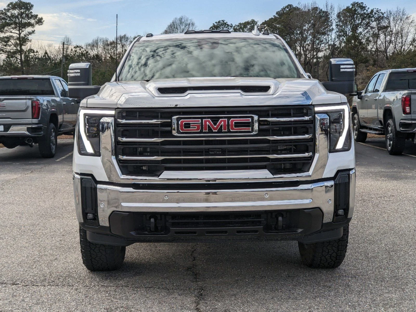 New 2025 White Frost Tricoat GMC SLT image 9