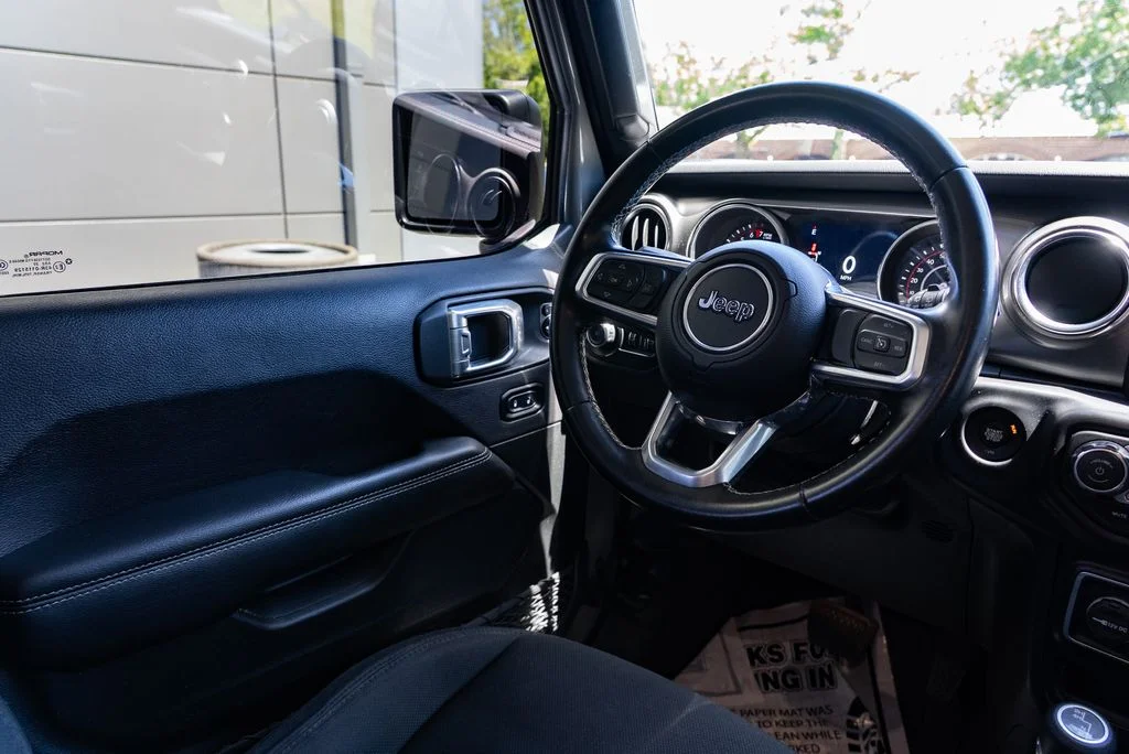 Used 2021 Gray Jeep Unlimited Sahara image 12