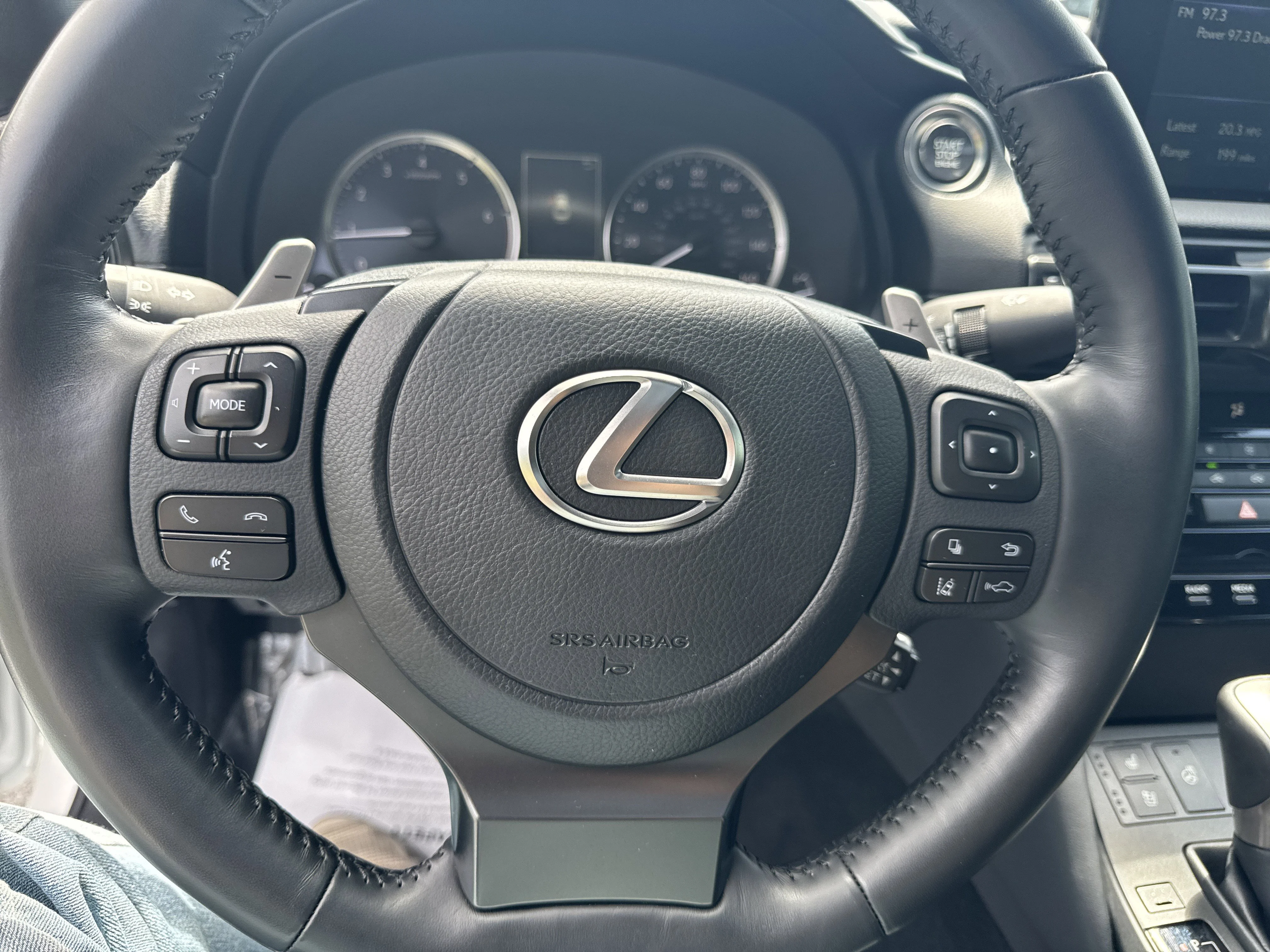 Used 2025 White Pearl Lexus 300 image 18