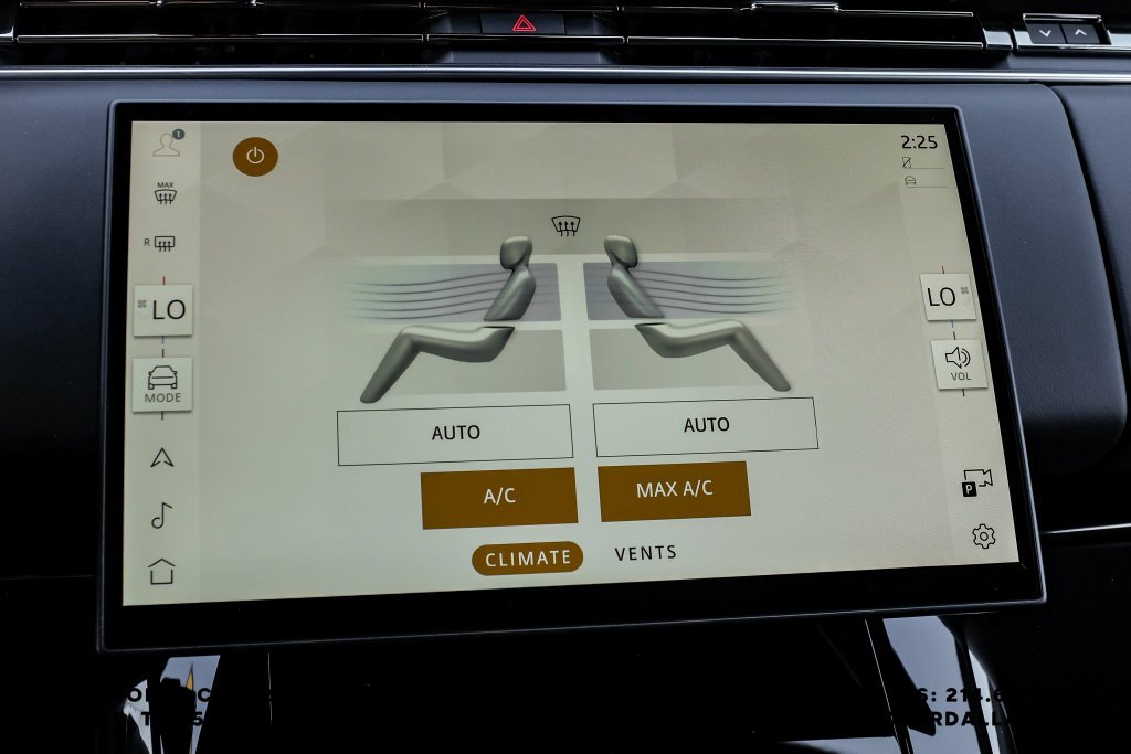 New 2026 Fuji White Land Rover Dynamic SE image 29