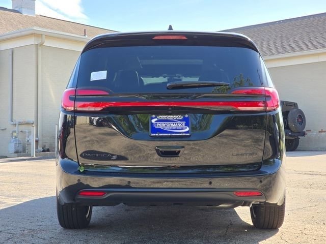 New 2027 Diamond Black Crystal Pearl-Coat Exterior Paint Chrysler Limited image 28