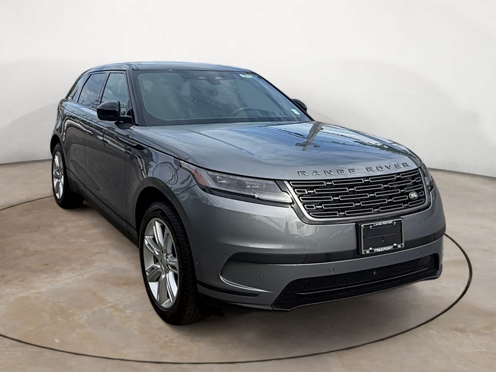 Certified Used 2026 Zadar Grey Premium Metallic Land Rover S image 7