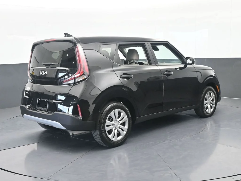 Used 2023 Fusion Black Kia LX image 5