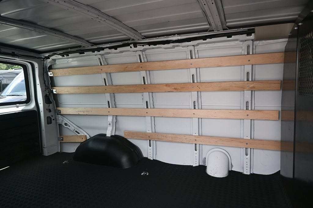 Used 2025 White Chevrolet Work Van image 19
