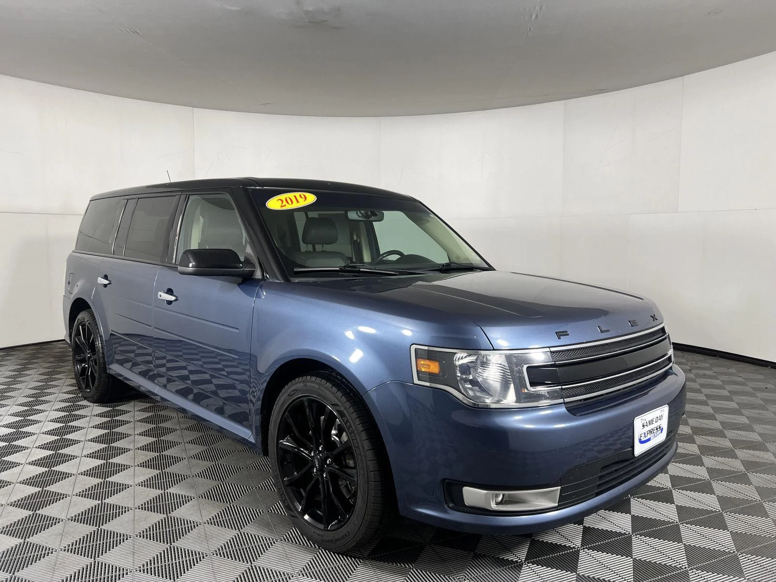 Used 2019 Blue Ford SEL image 5