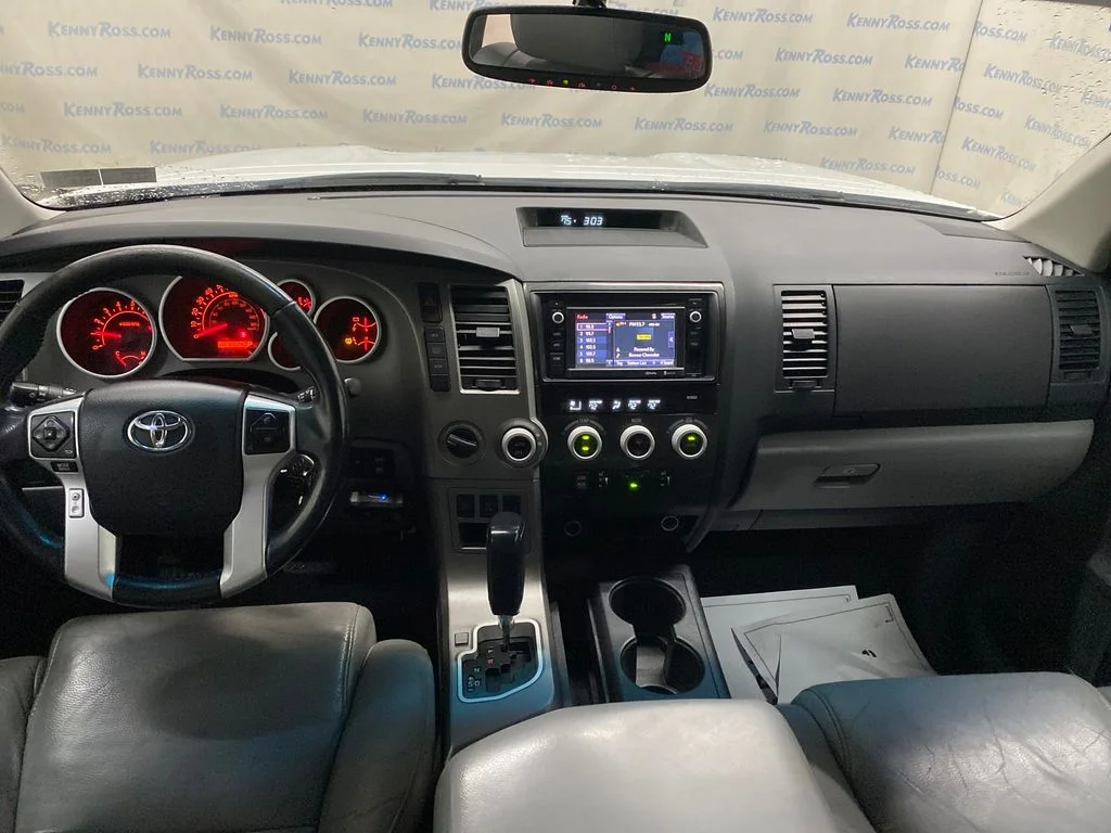 Used 2015 White Toyota SR5 image 23