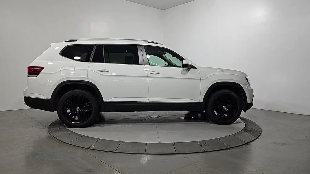 Used 2019 White Volkswagen SEL image 7