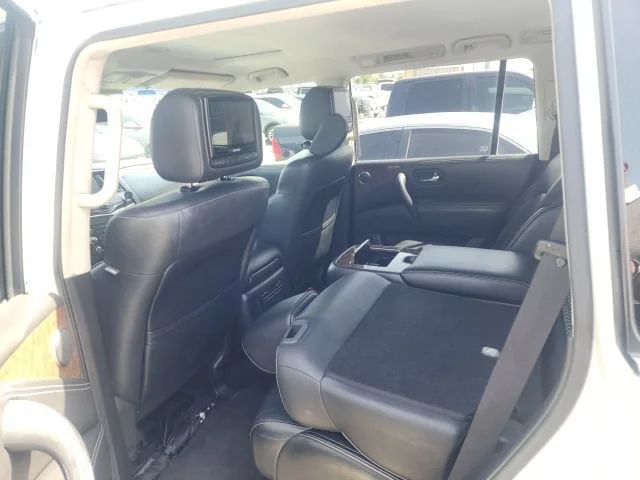 Used 2017 White INFINITI RWD image 6