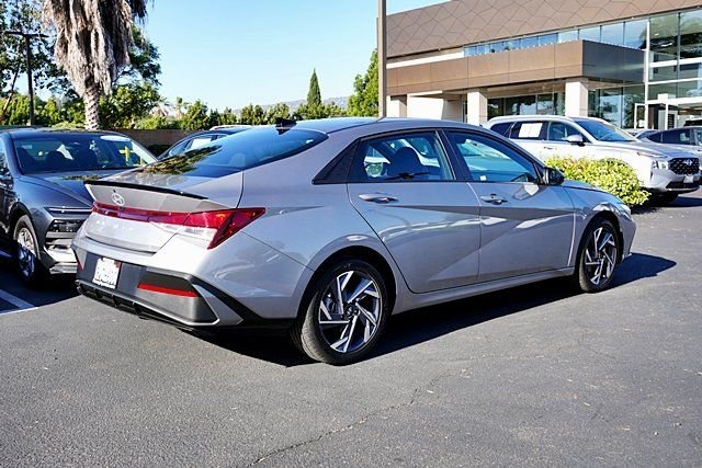 Used 2025 Gray Hyundai SEL Sport image 7