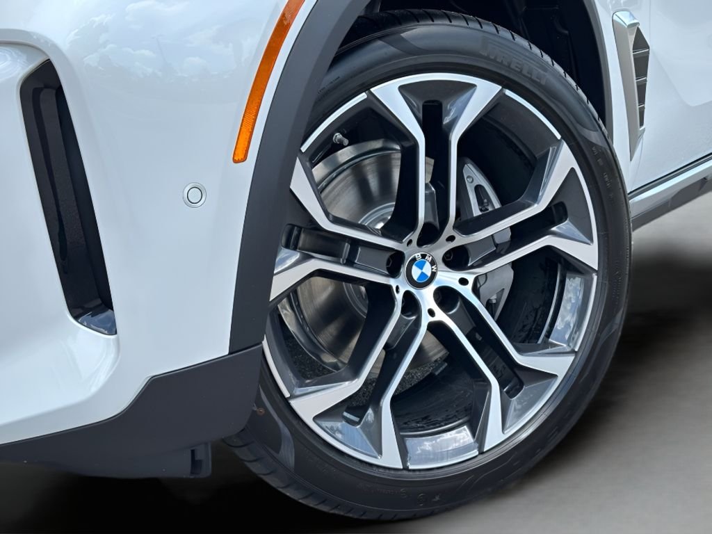 New 2026 Mineral White Metallic BMW sDrive40i image 25