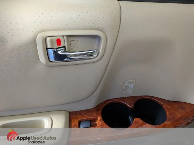Used 2006 Gold Toyota Limited image 35