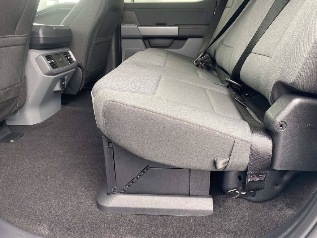 New 2026 Oxford White Ford XLT image 9