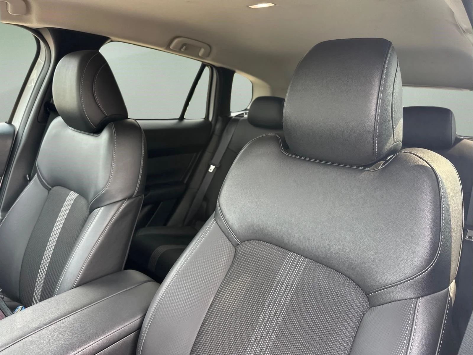 Used 2025 Wind Chill Pearl Mazda 2.5 S Preferred Package image 23