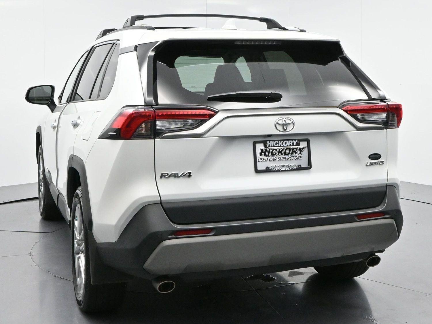 Used 2025 Wind Chill Pearl Toyota Limited image 6