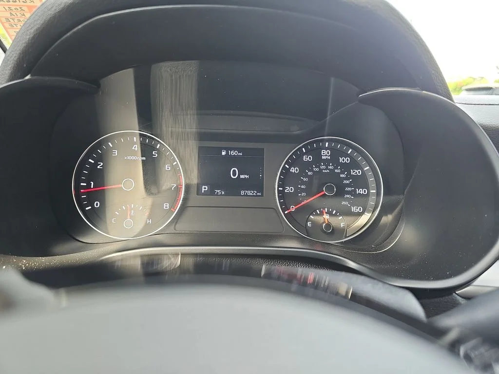 Used 2021 White Kia LXS image 18