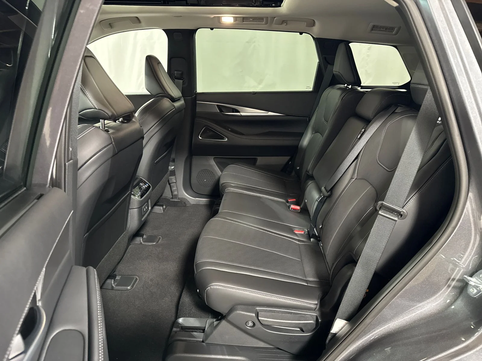 Certified Used 2026 Graphite Shadow INFINITI LUXE image 5