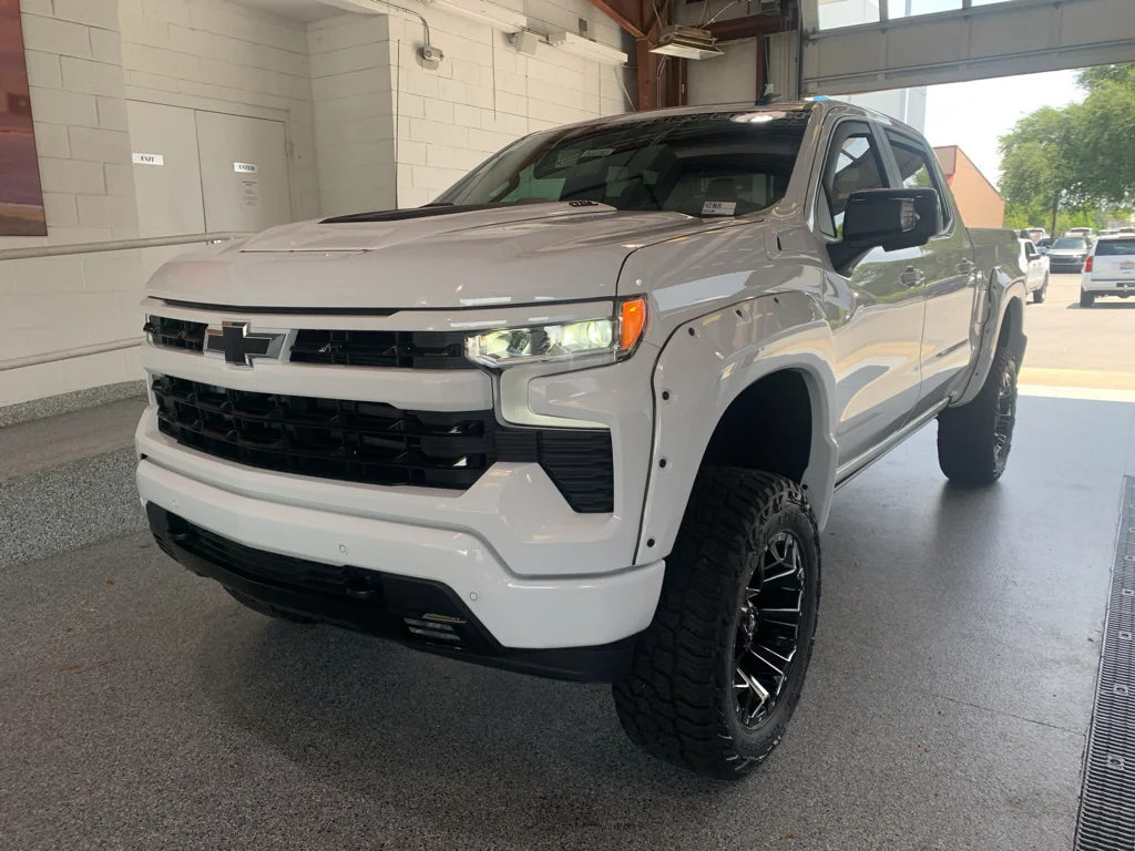 New 2026 Summit White Chevrolet RST image 4